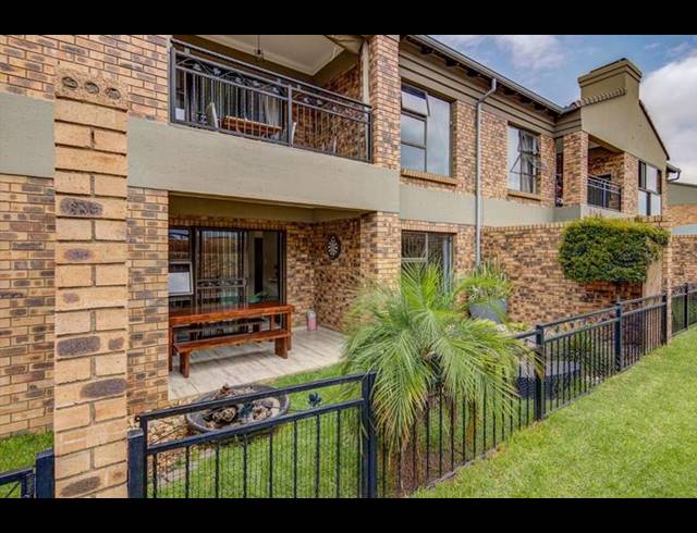 2 BEDROOM TOWNHOUSE FOR SALE IN RAVENSWOOD